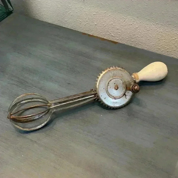 Antique Hand Mixer w/ Wood Handle - Picture 5 of 5